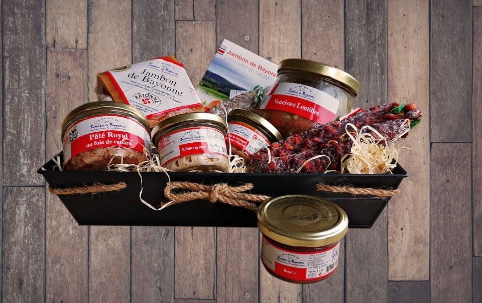 Nos corbeilles cadeaux, paniers, coffrets gourmands de jambons, saucissons,  pâtés .