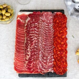 grand assortiment de charcuteries IGP
