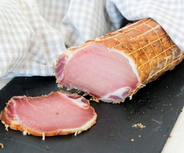 photo morceau de lomo séché porc sous vide