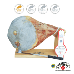 Idée cadeau jambon entier avec l'os, socle et son couteau à jambon en promotion sur le site de la maison du jambon de Bayonne